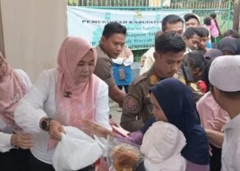 Sekretariat DPRD Kabupaten Bogor Berbagi 400 Paket Takjil Gratis ke Warga