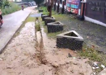 Pemukiman Warga Dilanda Banjir Lumpur Diduga Dampak Proyek Lapangan Golf 