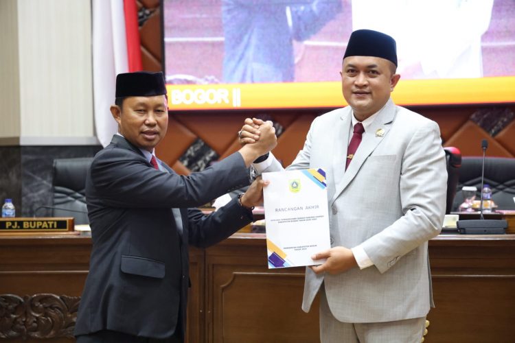 Di Rapat Paripurna, Pj. Bupati Bogor Sampaikan Raperda LPJP APBD Tahun Anggaran 2023