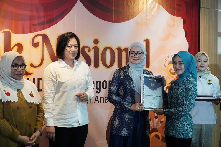 Hari Anak Nasional, KPAID Beri Penghargaan Kepada Sekda Hingga Wartawan Ramah Anak