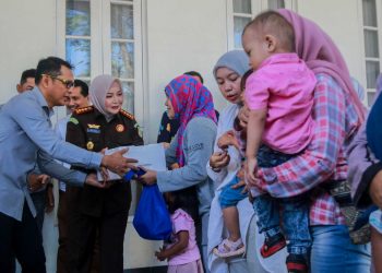 Saling Kolaborasi, 20 Anak Stunting dan Ibu Hamil Dapat Bantuan Makanan Tambahan