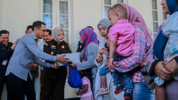 Saling Kolaborasi, 20 Anak Stunting dan Ibu Hamil Dapat Bantuan Makanan Tambahan