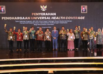 Wapres Ma’ruf Amin Berikan Penghargaan UHC Awards kepada 493 Kepala Daerah