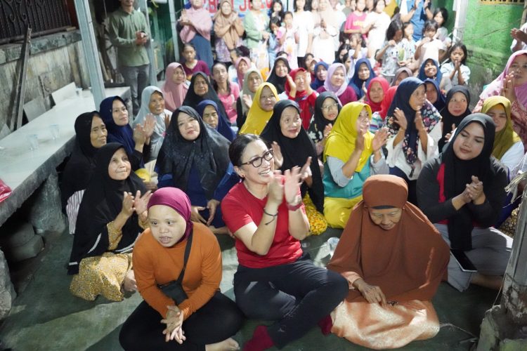 Warga Babakan Pasar Doa Bersama Untuk Pencalonan Rena Da Frina