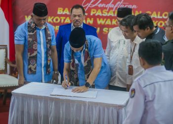 Dedie Rachim – Jenal Mutaqin Pasangan Pertama yang Daftar ke KPU Kota Bogor