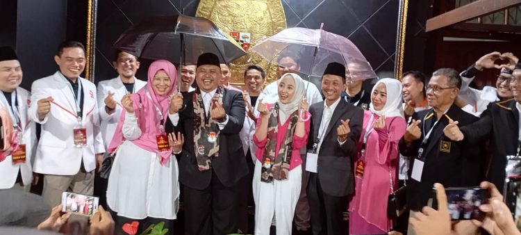 Atang Trisnanto – Annida Allivia Daftar ke KPU Untuk Pilwalkot Bogor 2024