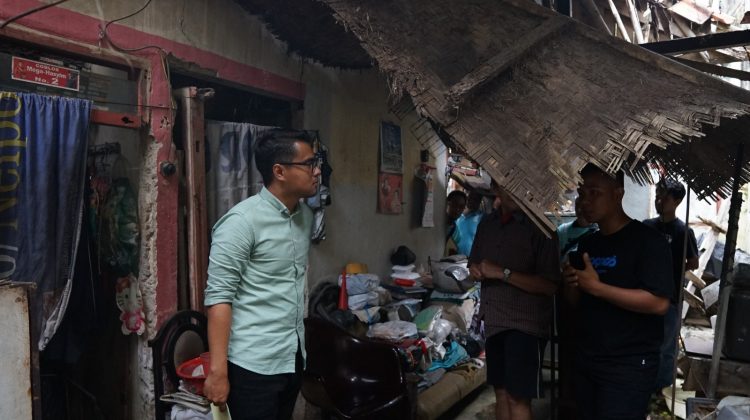 Blusukan di Rancamaya, Cawawalkot Eka Maulana Temui Rumah Warga Nyaris Ambruk