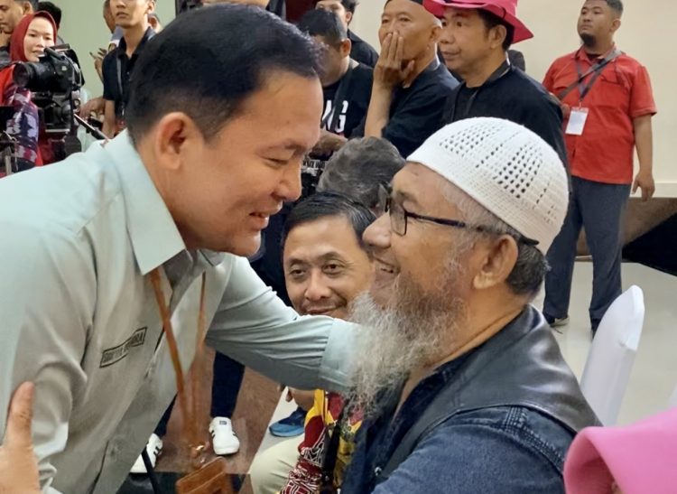 Walau Ditinggalkan, Dokter Rayendra Tetap Hormat dan Cium Tangan Diani Budiarto