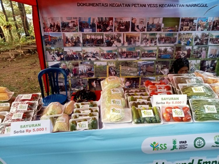 Petani Muda Binaan Kementan Raih Juara 1 Lomba Stand di Pasar Leuweung