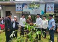 Komitmen Jaga Lingkungan, Cawabup Jaro Ade Serahkan Bibit Pohon di Pamijahan 