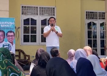 Kreatif, Warga Sambut Heboh Dokter Rayendra Pakai Poster Tulisan Tangan
