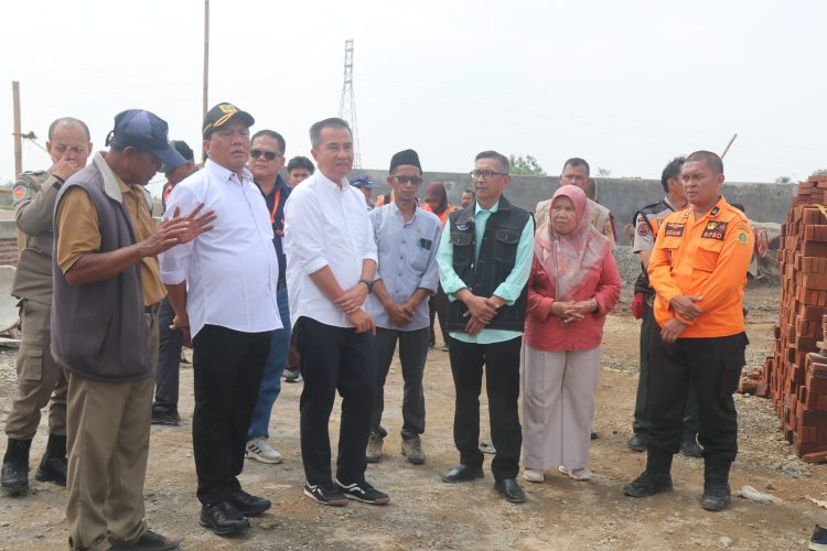 Pj. Gubernur Jabar dan Plh. Pj. Bupati Bogor Kunjungi Korban Bencana Angin Puting Beliung di Pamijahan