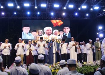 Paslon Rudy Susmanto-Jaro Ade Ikuti Puncak Bersholawat Bersama Habib Syech Bin Abdul Qodir Assegaf