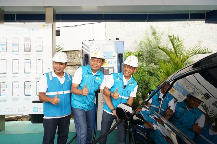 Siap Layani Pemudik Nataru, PLN Pastikan SPKLU Andal di Jalur Mudik dan Destinasi Wisata