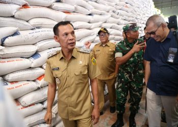 Pastikan Keamanan Pangan Jelang Ramadhan, Jaro Ade Sidak Pasar dan Bulog Dramaga