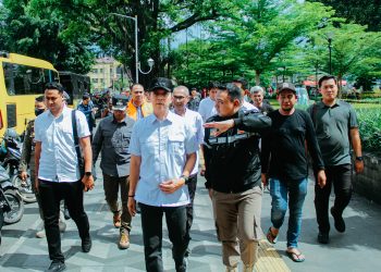Wisatawan Membludak, Dedie Rachim Pantau Lalu Lintas di Sekitar Alun-alun
