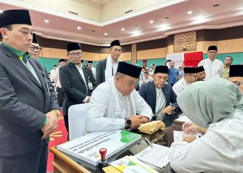 Bupati dan Wakil Bupati Tunaikan Zakat Melalui Baznas Kabupaten Bogor