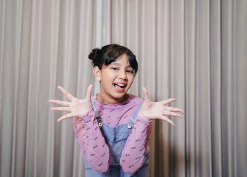 Penyanyi Cilik “Malika Abiya” Rilis Single Terbaru Berjudul Senyum Ibu