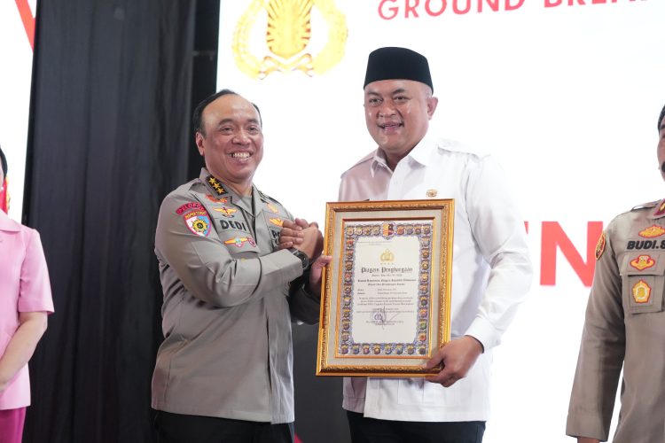 Bupati Bogor Rudy Susmanto Raih Penghargaan Dari Kapolri