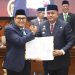 Ketua DPRD Sastra Winara dan Bupati Rudy Susmanto Teken KUA dan PPAS 2025