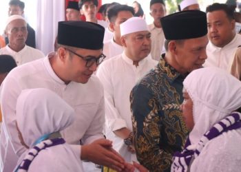 Ketua DPRD Sastra Winara Lepas Calon Jemaah Haji Kloter ke 2 Berjumlah 442 Orang