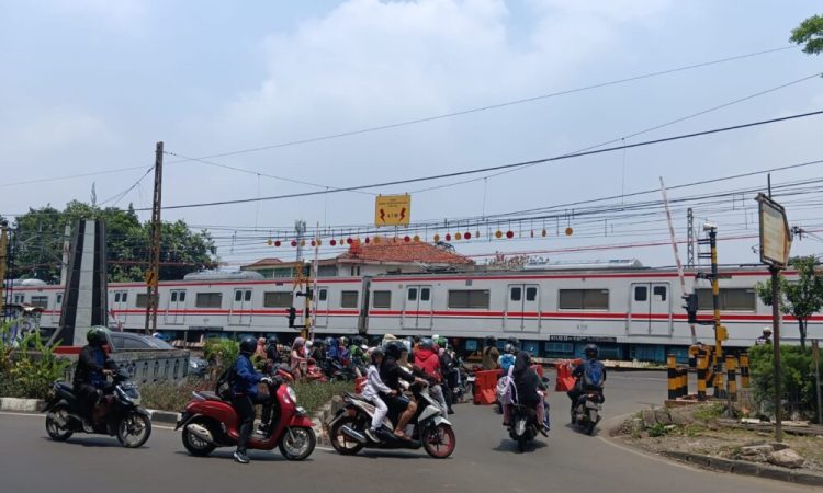 Perlintasan KAI Kebon Pedes