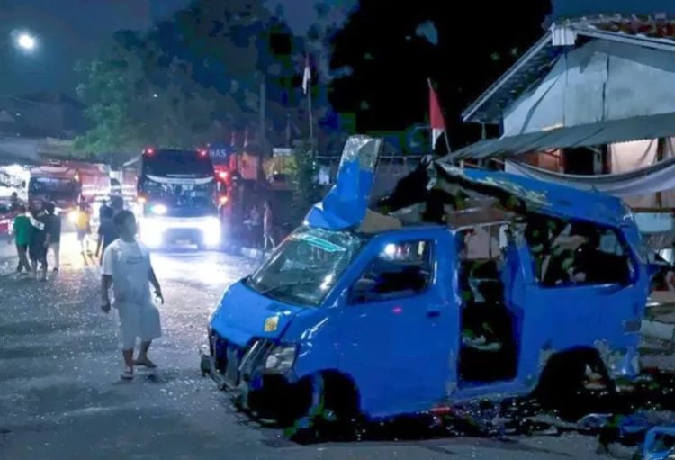 Angkot Meledak