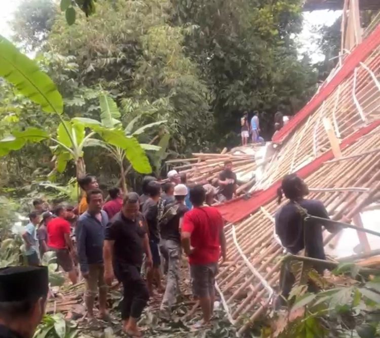 Majelis Ambruk di Ciomas