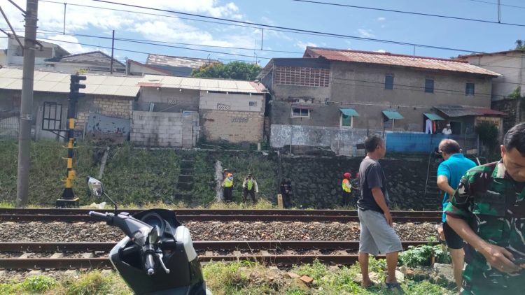 Jasad Perempuan Tertabrak Commuterline