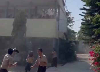 Atap Gedung SMK Negeri 1 Cileungsi Ambruk, 30 Siswa Yang Tertimpa Dilarikan ke Rumah Sakit