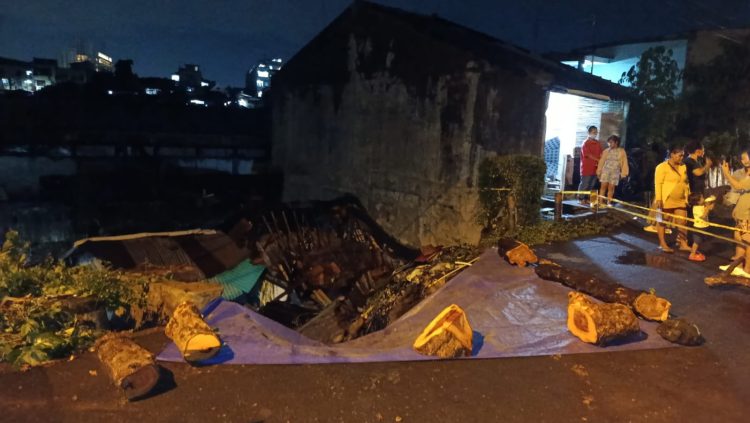 Hujan Deras Disertai Angin Kencang Sebabkan Banjir dan Longsor di Bondongan, 12 Rumah Terdampak