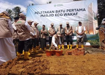 Respons Banjir Sumatra, Masjid Eco Wakaf Leuwisadeng Tebar 1.000 Pohon