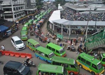 Larangan operasional angkot