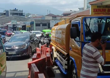 truk pengangkut air
