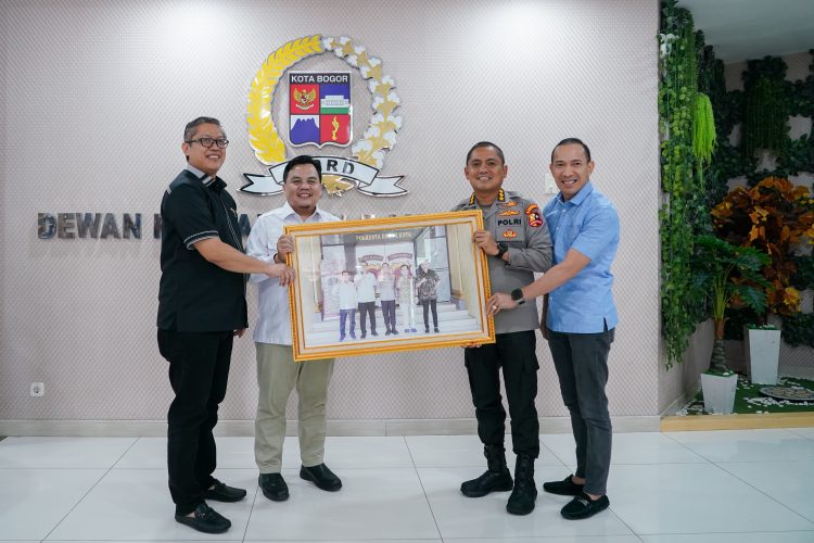 Pimpinan DPRD Kota Bogor Lepas Kapolresta Eko Prasetyo dengan Penghargaan Tinggi