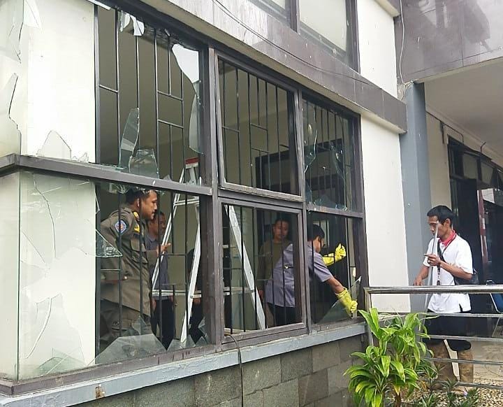 Aksi Demo Salah Sasaran: Kantor Kecamatan Cigudeg Rusak, Kerugian Ditaksir Lebih dari Rp10 Juta