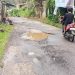 Warga Caringin Desak Pemkab Bogor Segera Perbaiki Jalan Rusak Tangkil–Cinagara