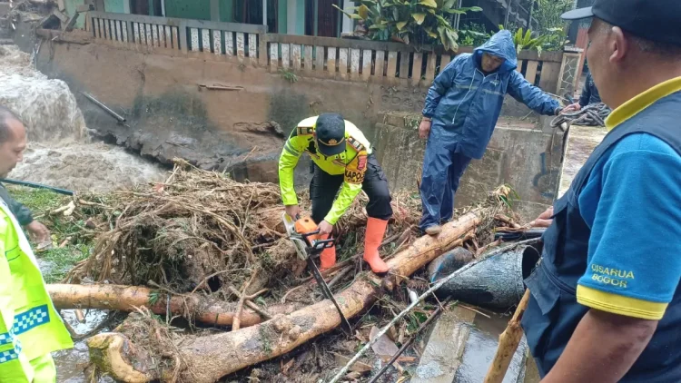 Jembatan penghubung Kampung Pasir Ipis