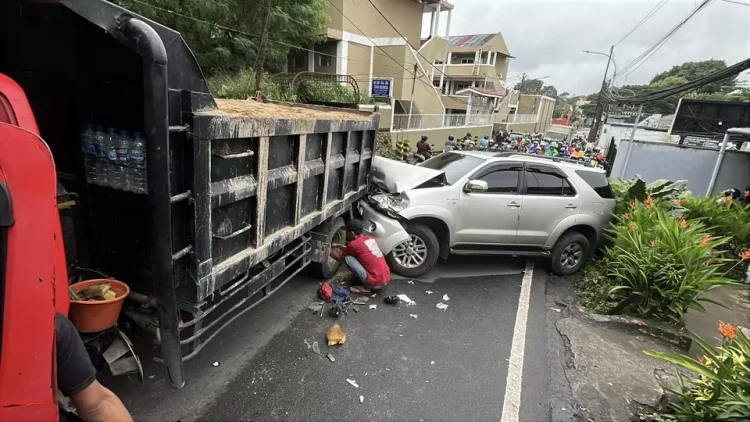 truk pengangkut pasir