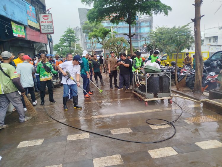 Menteri LH Tegaskan Status Darurat Sampah Nasional Saat Bersih-Bersih Massal di Kota Bogor