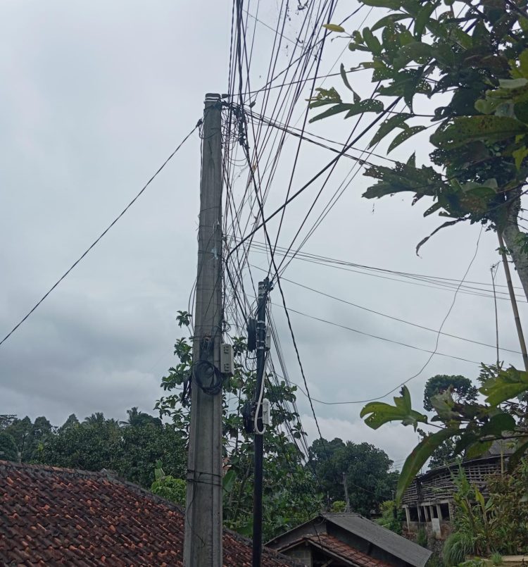 Warga Ciadeg Cigombong Tolak Pemasangan Jaringan WiFi Baru yang Tanpa Sosialisasi