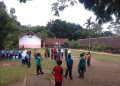 Siswa SDN Sukaluyu 2 di Tamansari Terpaksa Berolahraga di Lapangan Berlumpur Saat Musim Hujan