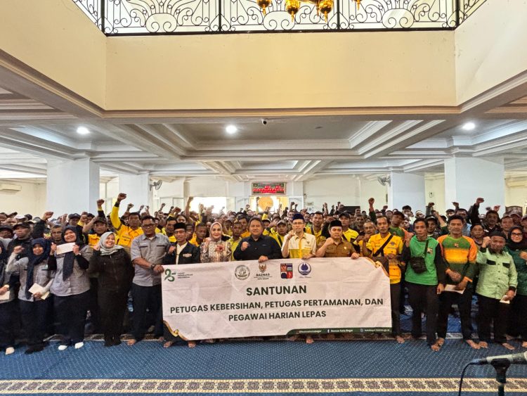 BAZNAS Kota Bogor dan Pemkot Bogor Berbagi Kebahagiaan Ramadan untuk 400 Pekerja Layanan Publik