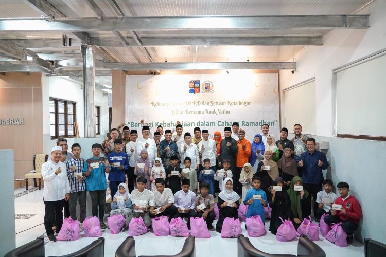 DPRD Kota Bogor Santuni Puluhan Anak Yatim di Balai Rakyat