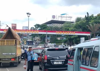 Polisi Putar Balik Pengendara Lawan Arus di Jalur Puncak, Utamakan Pendekatan Humanis