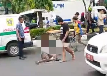 Dua motor bersenggolan