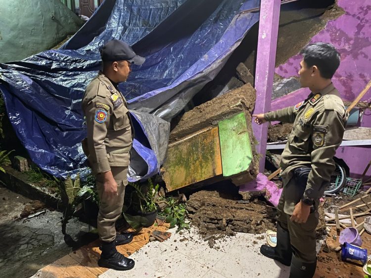 TPT Ambruk di Cijeruk, Tim Gabungan Lakukan Penanganan Darurat