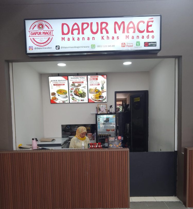 Nikmatnya Bubur Manado Dapur Mace, Sehari Ludes 50 Mangkuk!