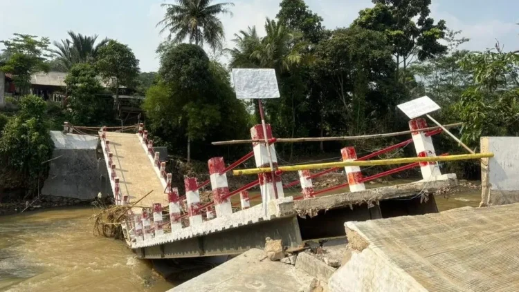 14 Jembatan Rusak