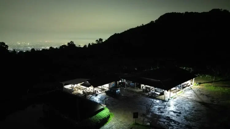 Warga Kampung Cisadon